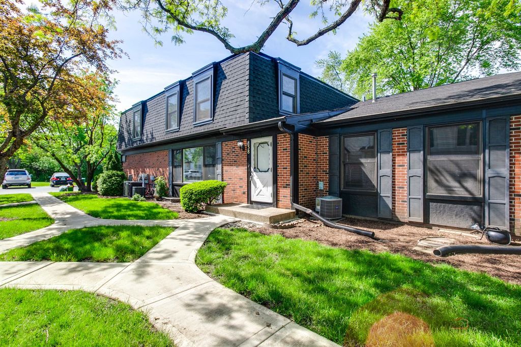 838 Inverrary Lane 838, Deerfield, IL 60015