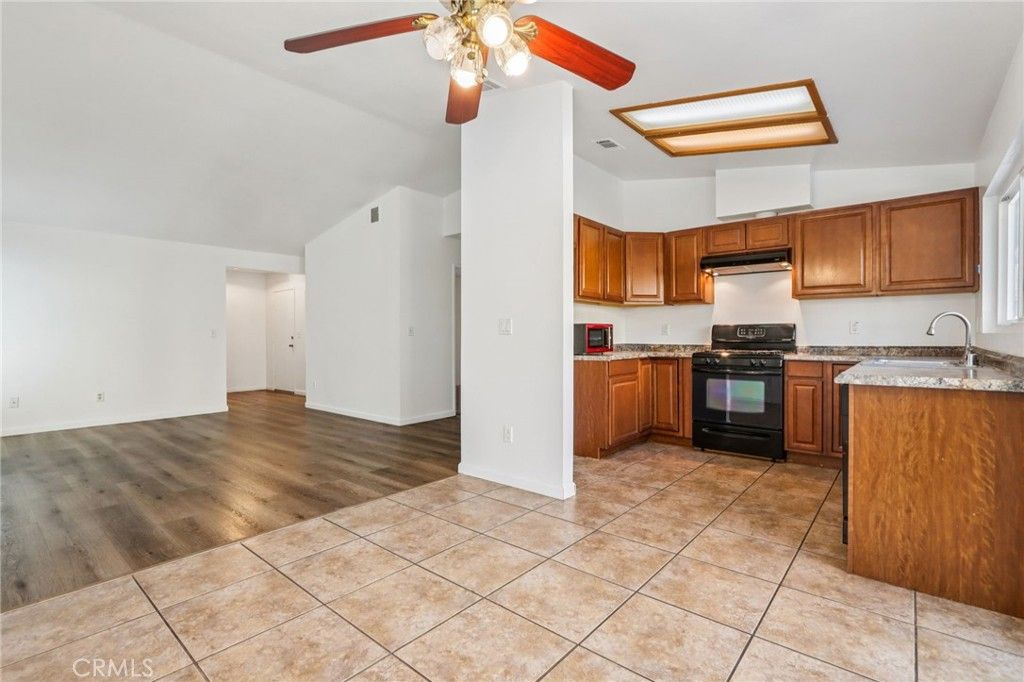 Image 7 of property listing at 12059 Elk Boulevard, Riverside, CA 92505