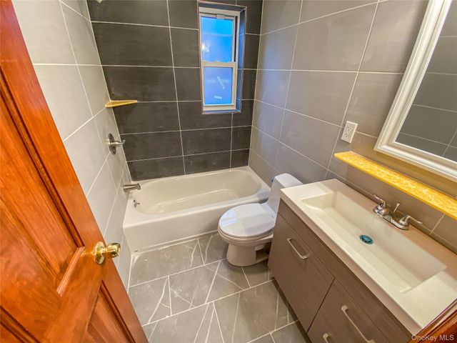 1318 Mace Avenue, Bronx, NY 10469