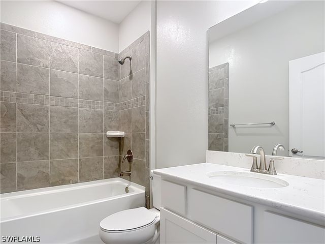 8792 Cascade Price CIR, North Fort Myers, FL 33917