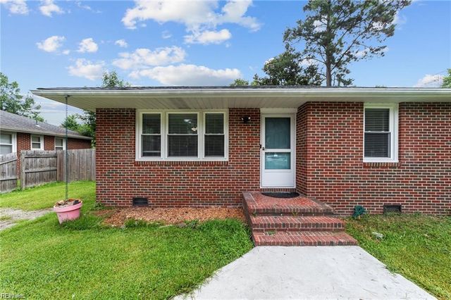 2856 Flag RD, Chesapeake, VA 23323