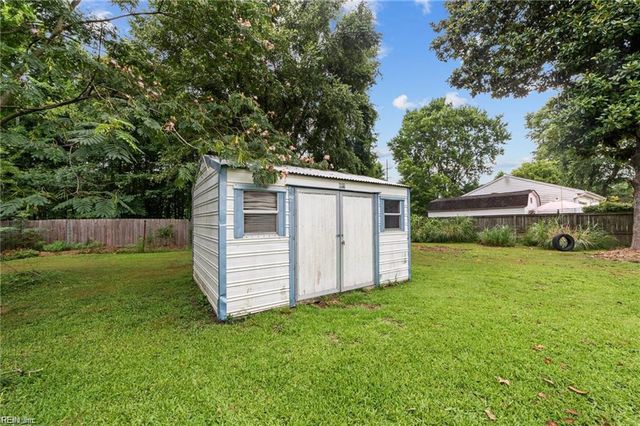 2856 Flag RD, Chesapeake, VA 23323