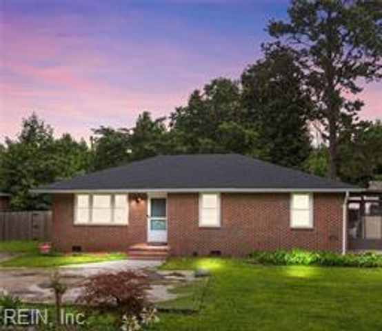 2856 Flag RD, Chesapeake, VA 23323