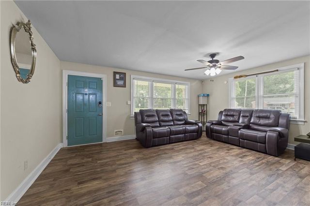 2856 Flag RD, Chesapeake, VA 23323