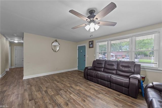 2856 Flag RD, Chesapeake, VA 23323