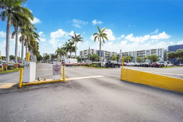 10000 NW 80th Ct 2102, Hialeah Gardens, FL 33016