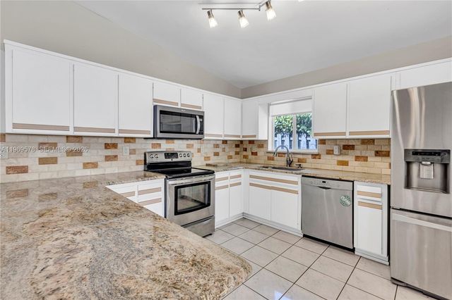 8531 SW 12th St, Miami, FL 33144