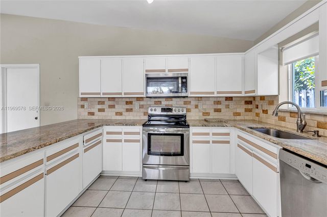 8531 SW 12th St, Miami, FL 33144