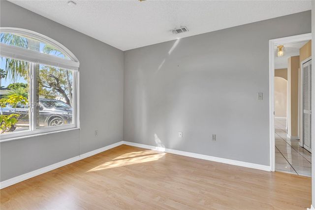 8531 SW 12th St, Miami, FL 33144