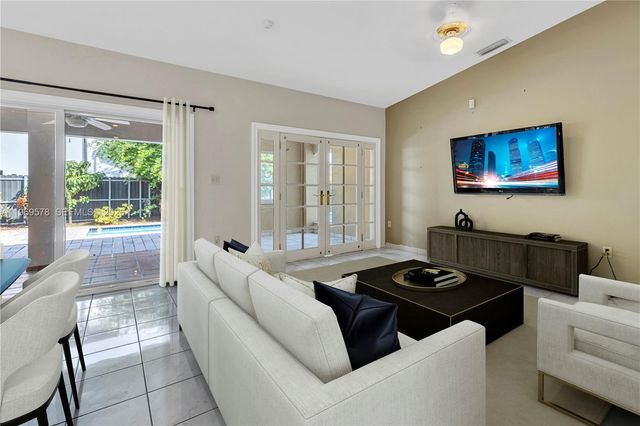 8531 SW 12th St, Miami, FL 33144