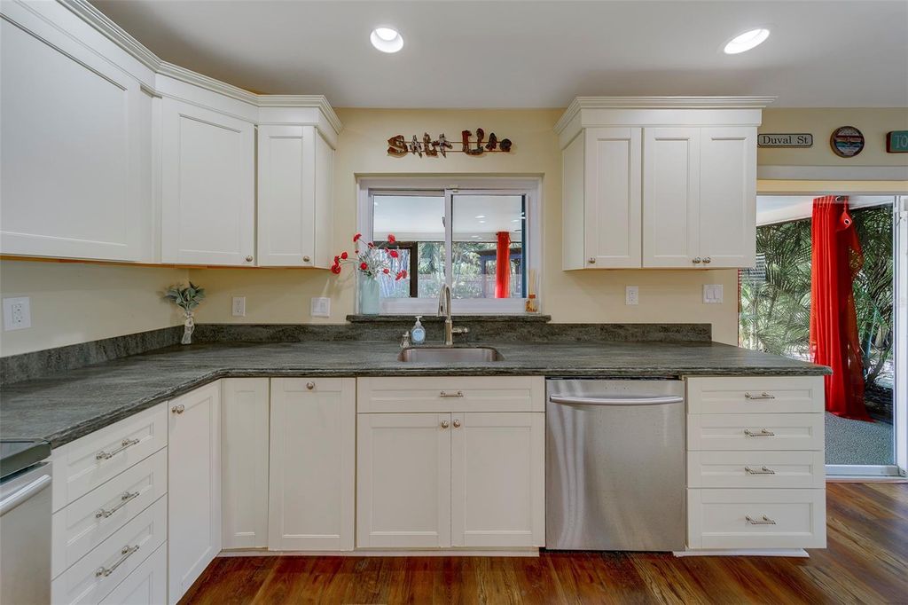 Image 11 of property listing at 14557 ANCHORAGE CIRCLE, Seminole, FL 33776