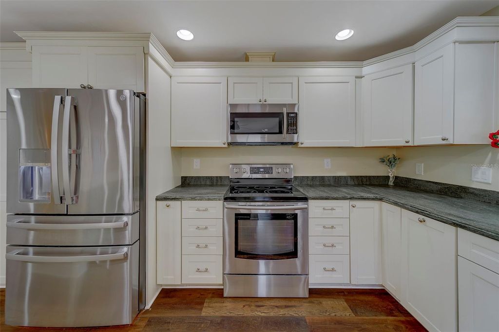 Image 13 of property listing at 14557 ANCHORAGE CIRCLE, Seminole, FL 33776