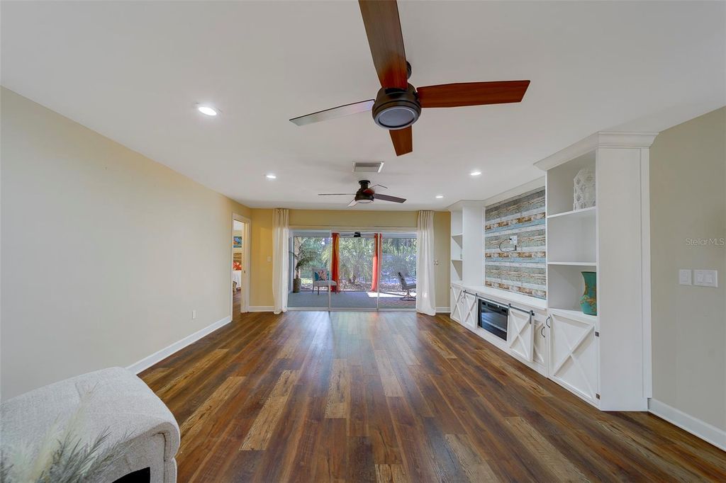 Image 24 of property listing at 14557 ANCHORAGE CIRCLE, Seminole, FL 33776