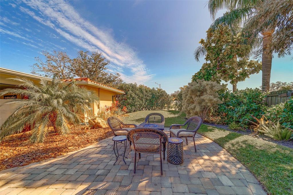 Image 60 of property listing at 14557 ANCHORAGE CIRCLE, Seminole, FL 33776