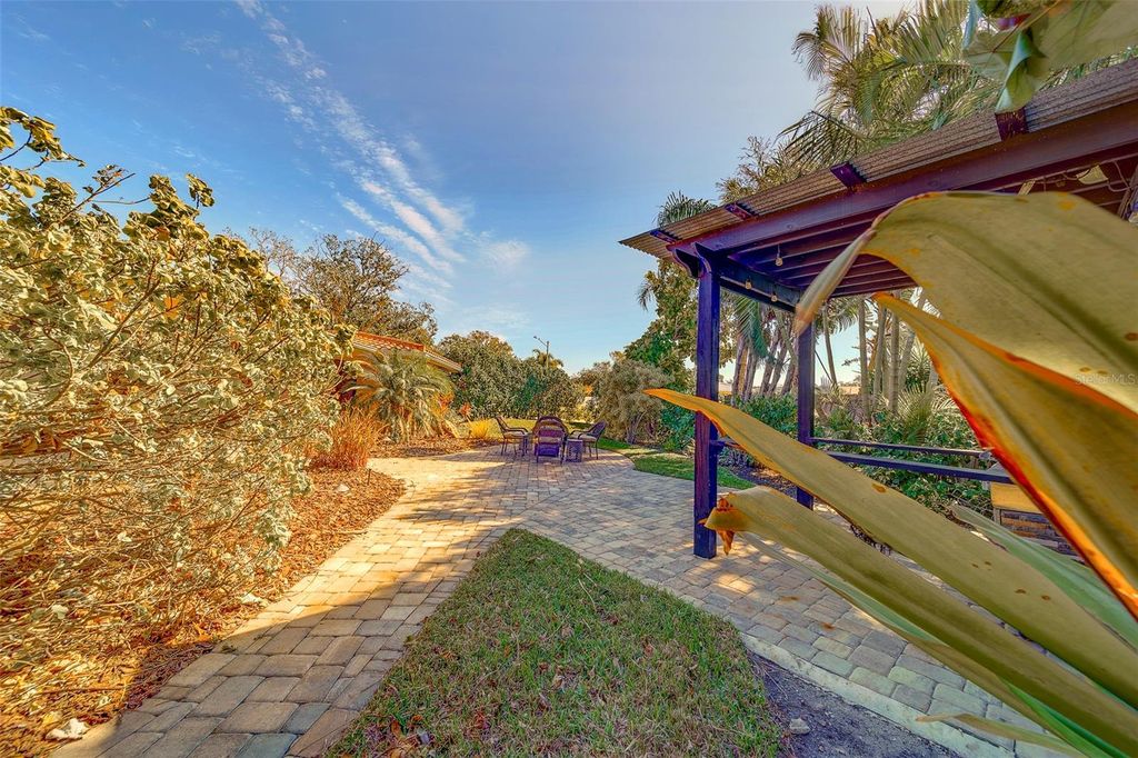 Image 66 of property listing at 14557 ANCHORAGE CIRCLE, Seminole, FL 33776