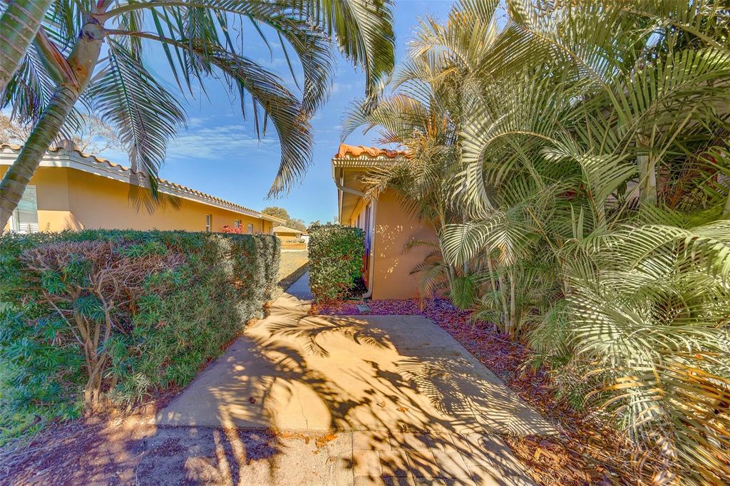 Image 67 of property listing at 14557 ANCHORAGE CIRCLE, Seminole, FL 33776