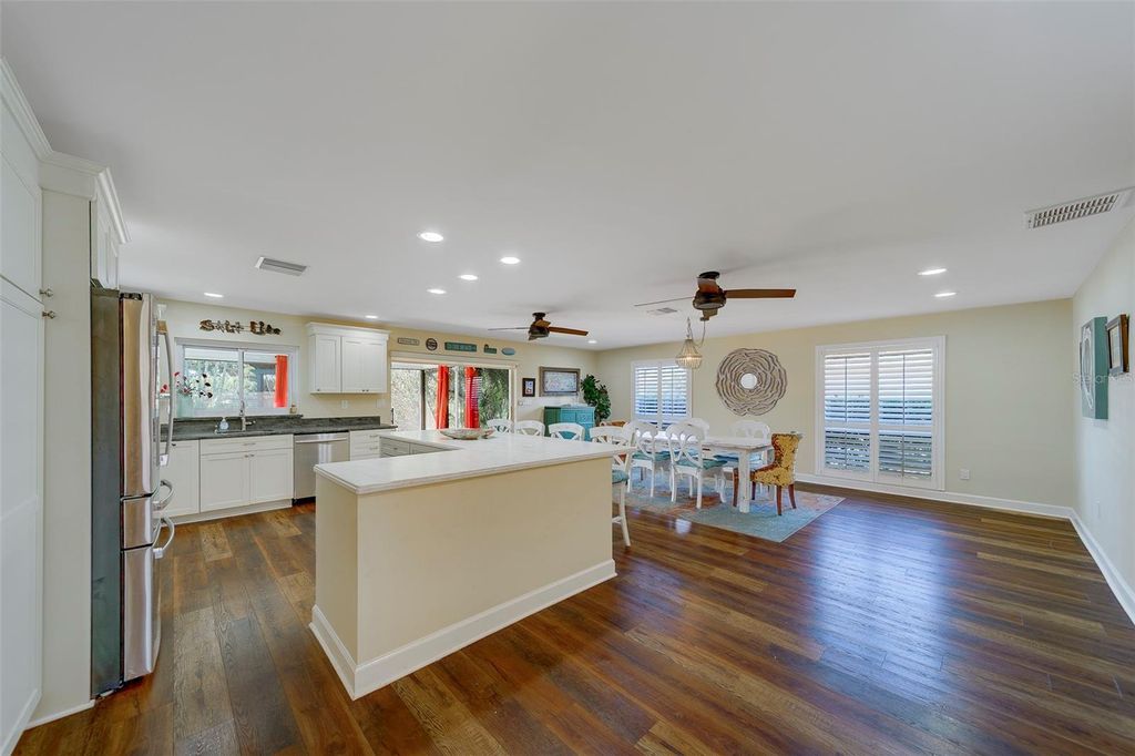 Image 8 of property listing at 14557 ANCHORAGE CIRCLE, Seminole, FL 33776