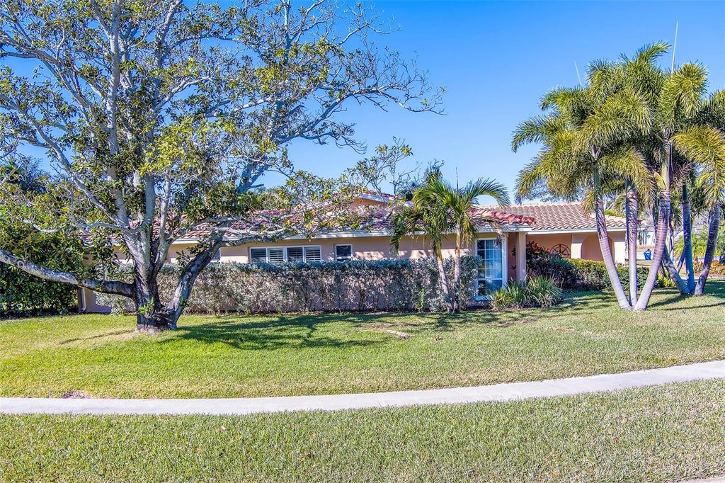 Image 73 of property listing at 14557 ANCHORAGE CIRCLE, Seminole, FL 33776