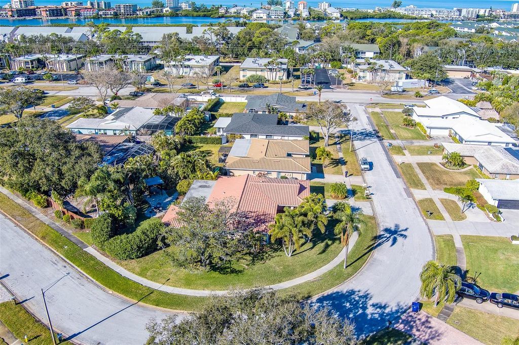 Image 74 of property listing at 14557 ANCHORAGE CIRCLE, Seminole, FL 33776