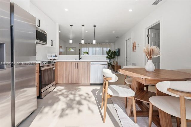4410 NE 3rd Ave, Deerfield Beach, FL 33064