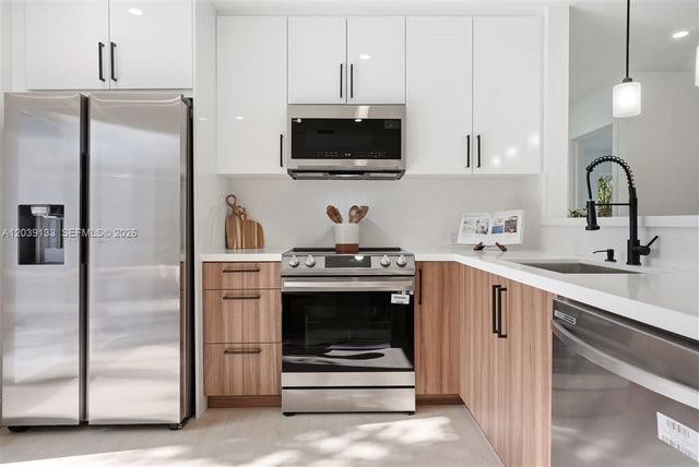 4410 NE 3rd Ave, Deerfield Beach, FL 33064