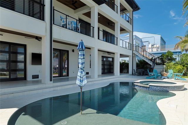 7973 CAUSEWAY BOULEVARD N, St Petersburg, FL 33707