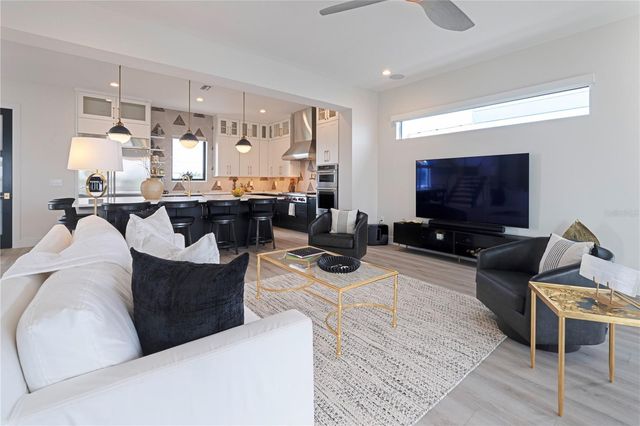 7973 CAUSEWAY BOULEVARD N, St Petersburg, FL 33707