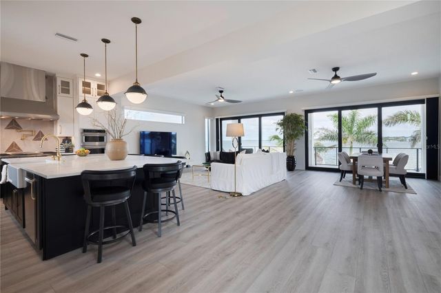 7973 CAUSEWAY BOULEVARD N, St Petersburg, FL 33707