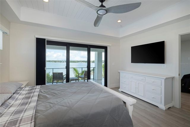 7973 CAUSEWAY BOULEVARD N, St Petersburg, FL 33707