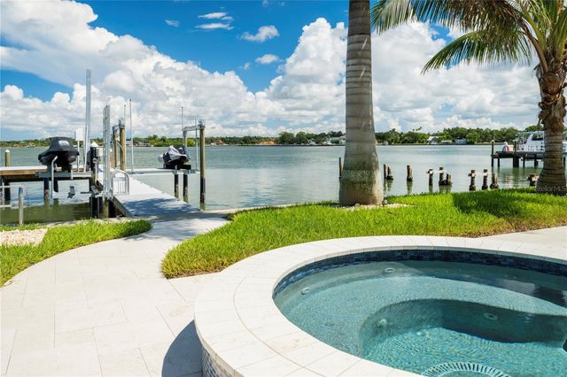 7973 CAUSEWAY BOULEVARD N, St Petersburg, FL 33707