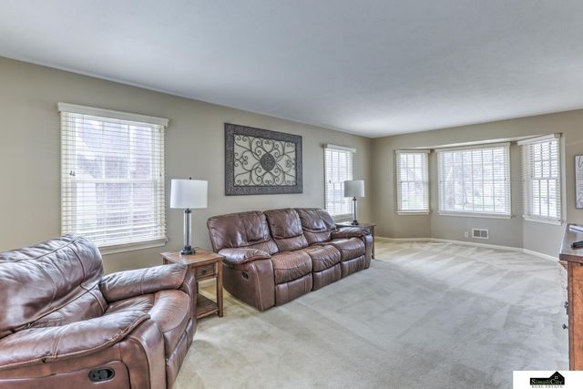 2135 S 113 Avenue, Omaha, NE 68144