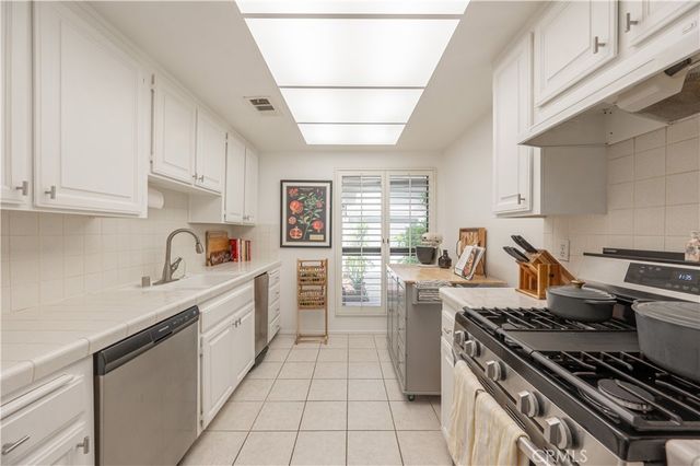 10110 Melinda Way 4, Northridge, CA 91325