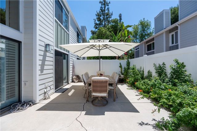 10110 Melinda Way 4, Northridge, CA 91325