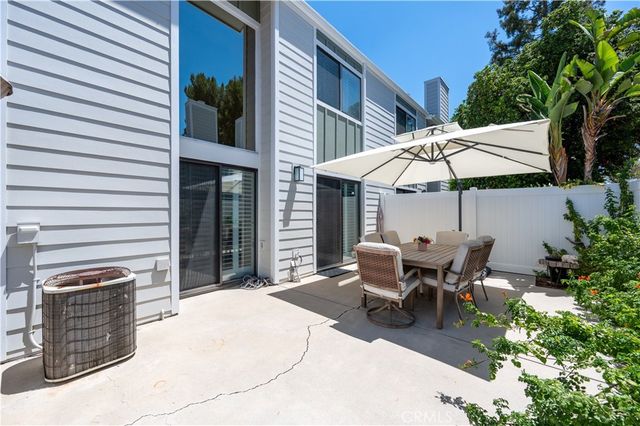 10110 Melinda Way 4, Northridge, CA 91325