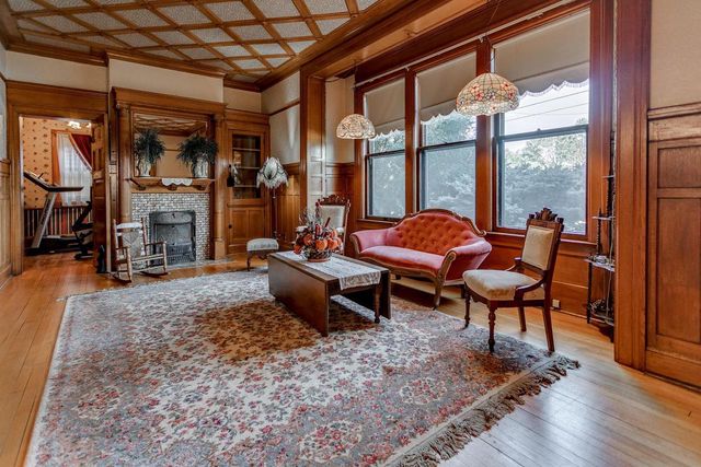 516 E FOREST AVENUE, Neenah, WI 54956