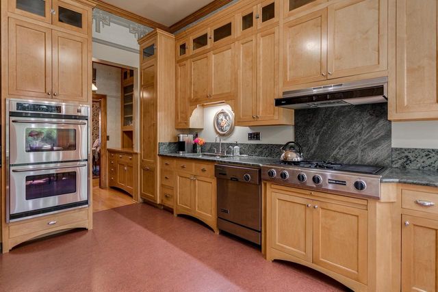516 E FOREST AVENUE, Neenah, WI 54956