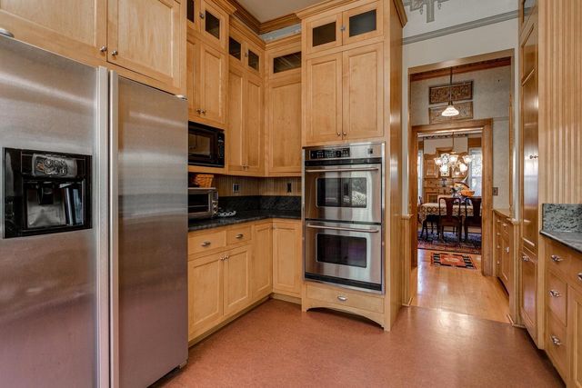 516 E FOREST AVENUE, Neenah, WI 54956