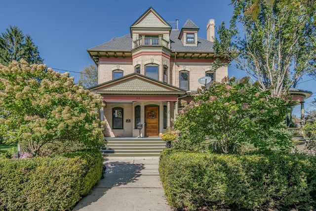 516 E FOREST AVENUE, Neenah, WI 54956