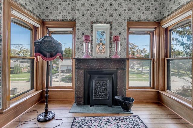 516 E FOREST AVENUE, Neenah, WI 54956