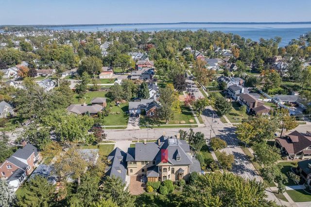 516 E FOREST AVENUE, Neenah, WI 54956