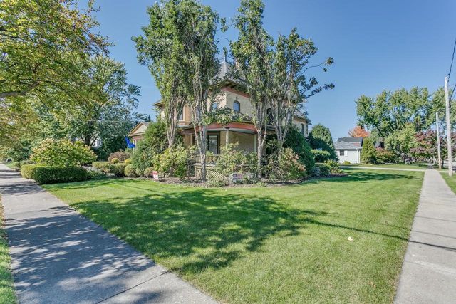 516 E FOREST AVENUE, Neenah, WI 54956
