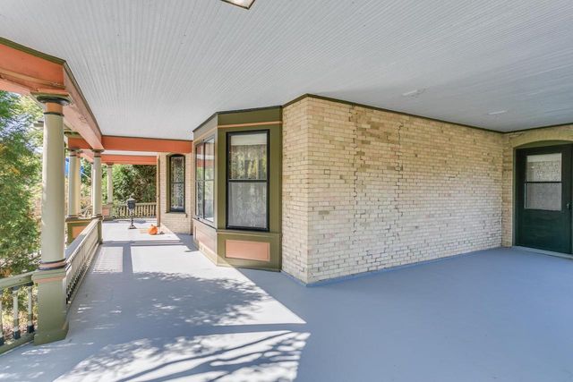 516 E FOREST AVENUE, Neenah, WI 54956
