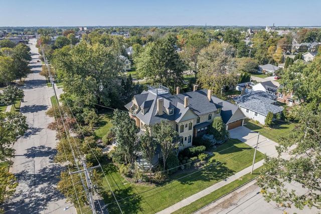 516 E FOREST AVENUE, Neenah, WI 54956