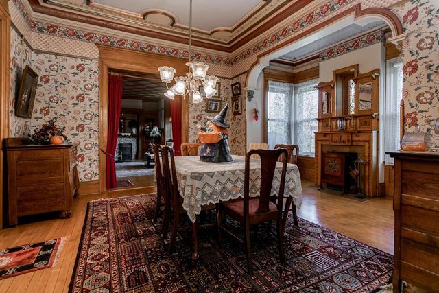 516 E FOREST AVENUE, Neenah, WI 54956