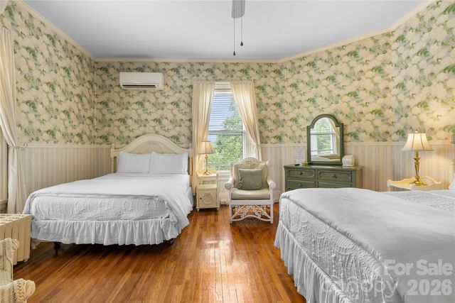 86 Edgemont Road, Asheville, NC 28801