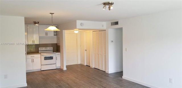 15205 NE 6th Avenue D204, Miami, FL 33162