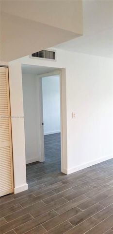 15205 NE 6th Avenue D204, Miami, FL 33162