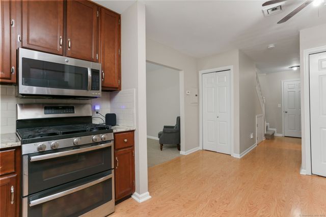 26 Hawley Glen 26, Stratford, CT 06614