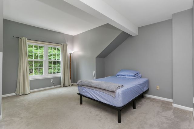 26 Hawley Glen 26, Stratford, CT 06614