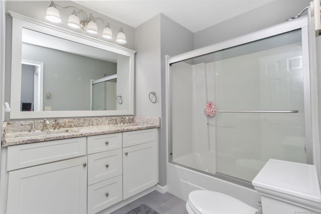 26 Hawley Glen 26, Stratford, CT 06614